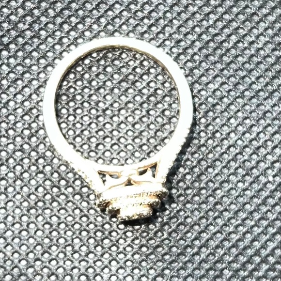 Diamond engagement ring - Picture 7 of 7